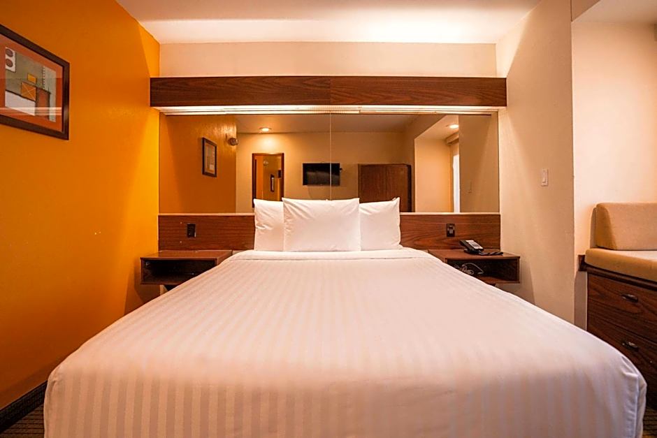 Microtel Inn & Suites by Wyndham Ciudad Juarez/US Consulate