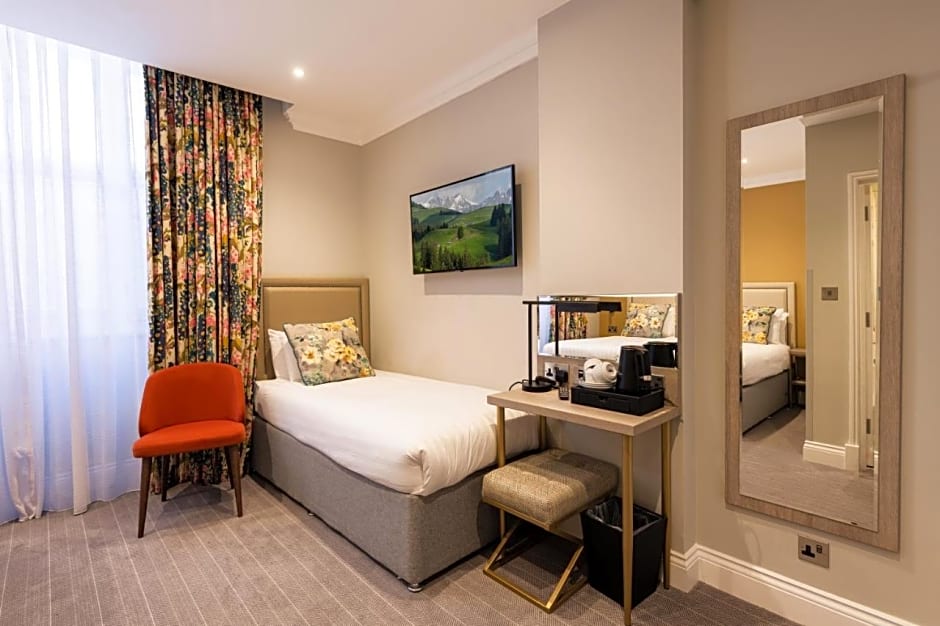 Byron Hotel