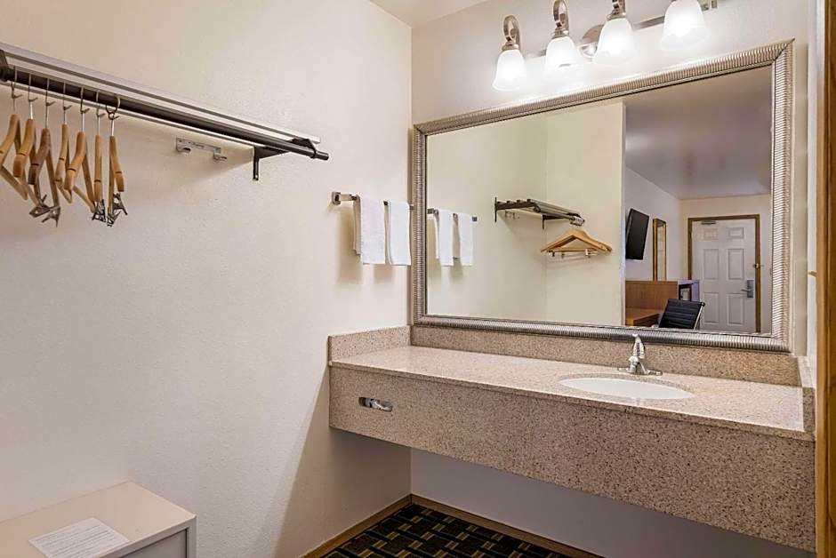 Quality Inn Near Fort Hunter Liggett