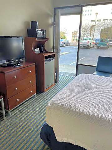 Days Inn by Wyndham Virginia Beach At The Beach