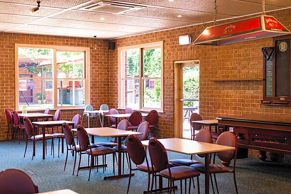 New Crown Hotel Motel