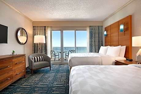 2 Bedroom Suite 4 Queen Oceanfront Sofa Bed