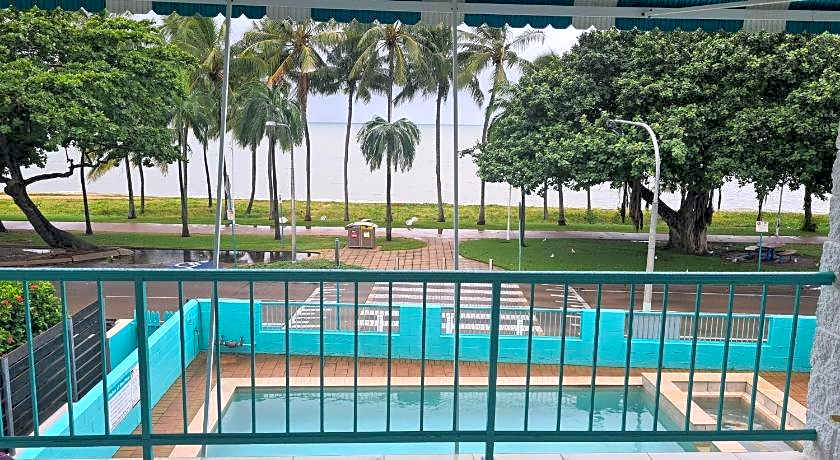 Emthree Seaside Apartments