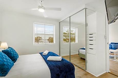 Premium 2 Bedroom 2nd Floor Oceanview Apartment (Stair Access Only)