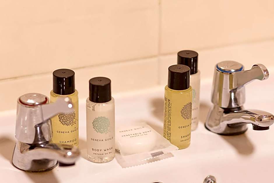 The New Inn by Roomsbooked