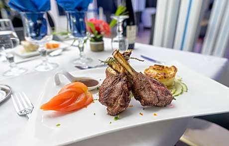 JUNIOR SUITE STANDARD CAPACITY 4