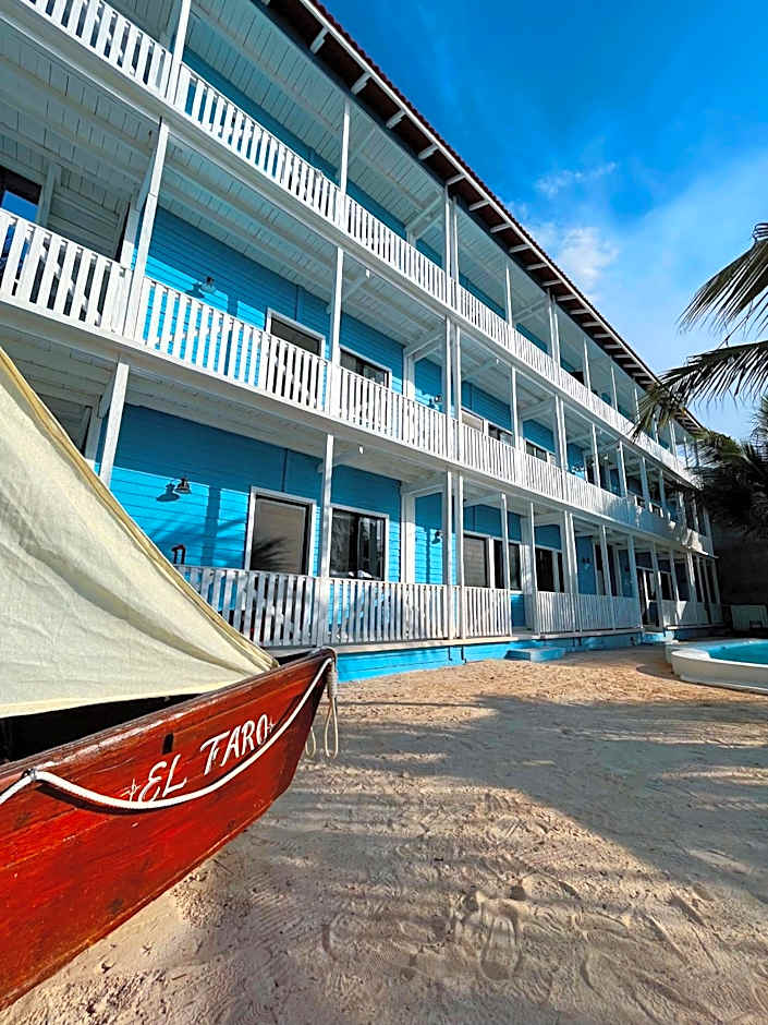 El Faro Beach Front by ÓOL Hotels