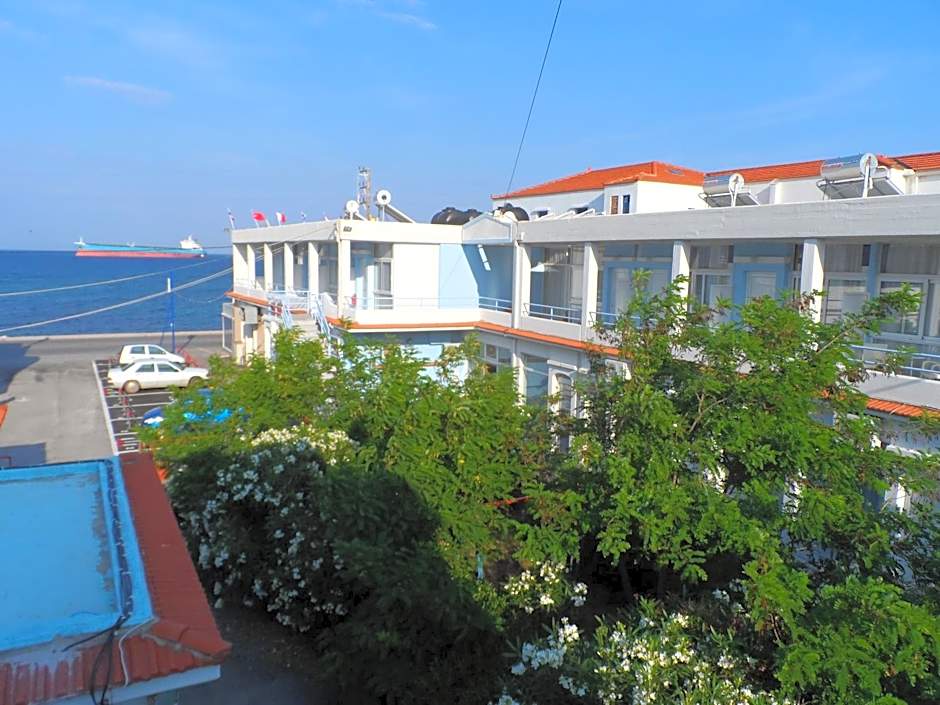 Seafront Studios and Apartments