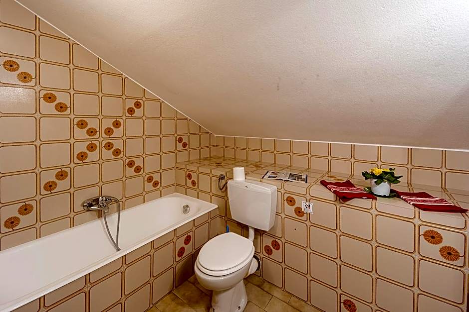 Loano Apartment Pool & Garden