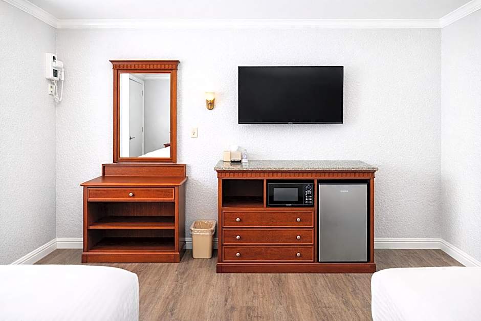 Quarters Inn & Suites