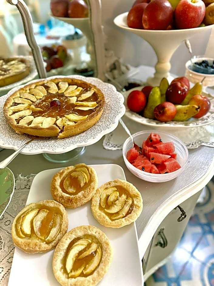 Villa La Dogana B&B di Charme - Historic Villa with a beautiful garden - private parking