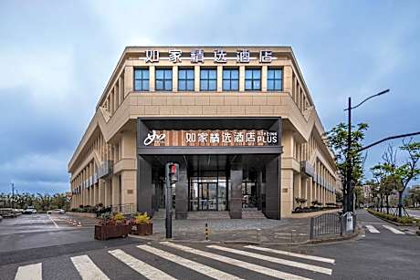 Home Inn Plus Shanghai Lingang Dishuihu Metro Station
