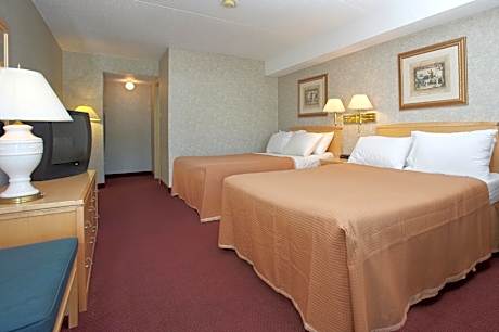 Deluxe Queen Room with Two Queen Beds - Non-Smoking