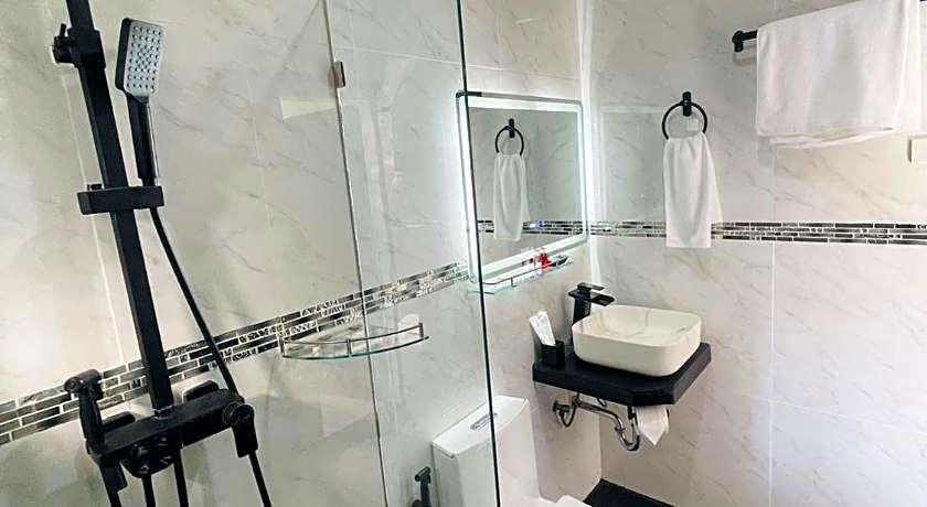 Thonglor Suites Hotel