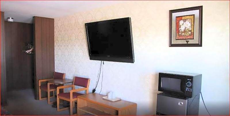Love Hotels Tomahawk by OYO at Lake Mohawksin WI
