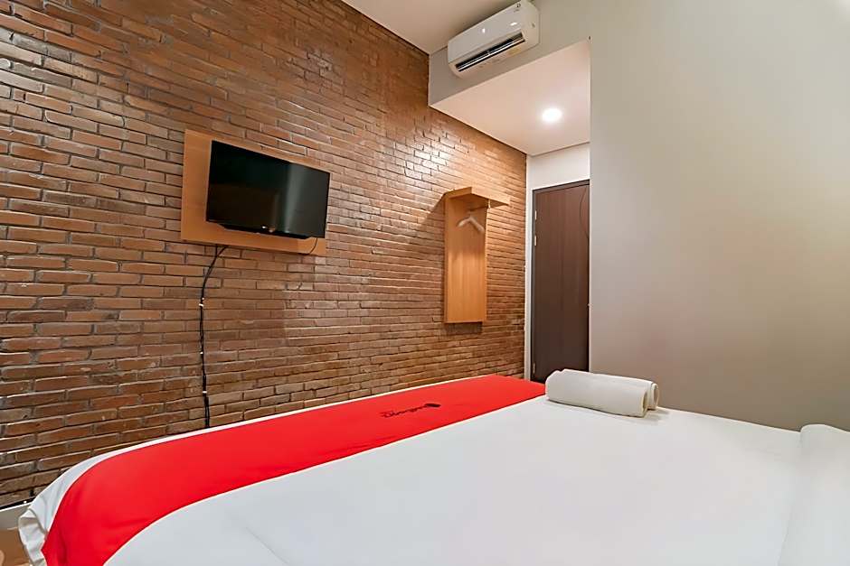 RedDoorz Plus @ Doorman Guest House