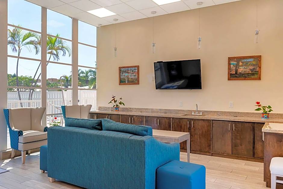 Downtown Hollywood Gardens Inn & Suites