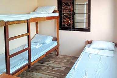 RedDoorz @ JJ & KAYE APARTMENT