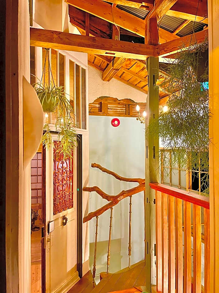 泊まれる廃墟 ぐんじょう