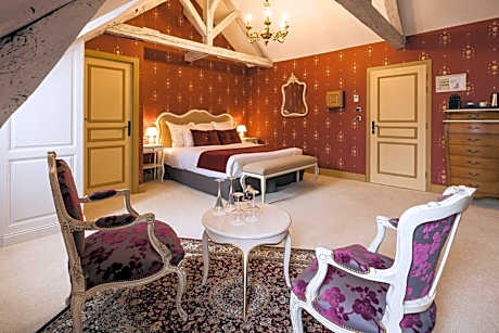 Deluxe Suite with Shower and Spa Bath