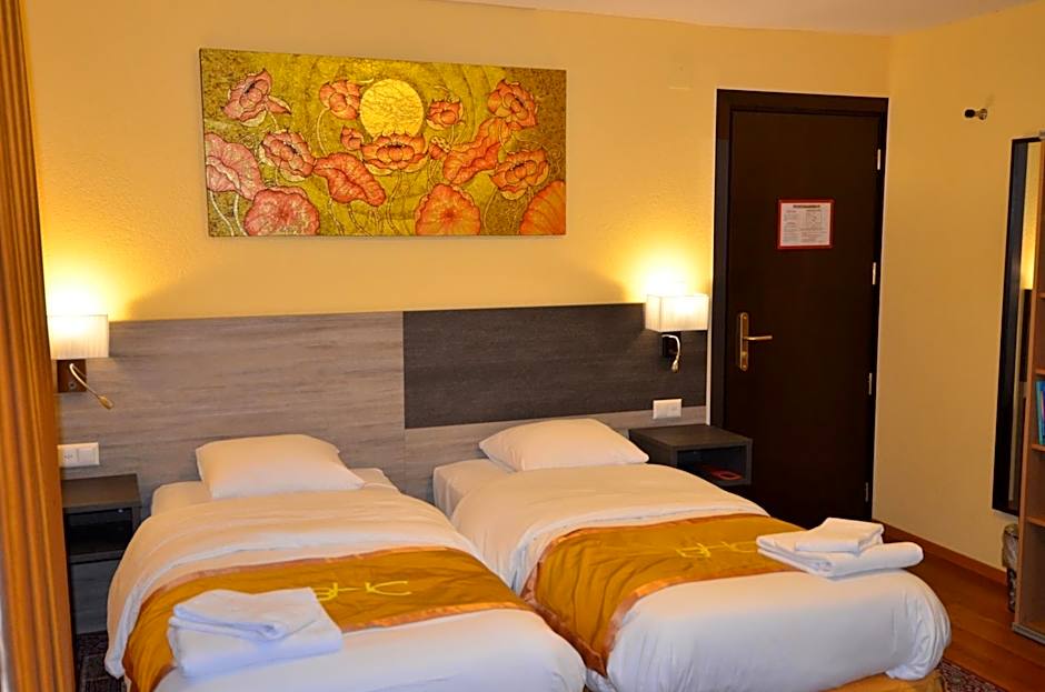 Photo 1 of 6 of Triple Room
