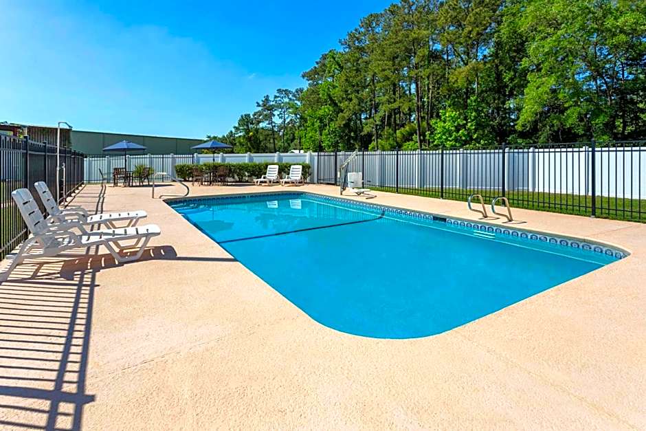 Baymont by Wyndham Brunswick GA