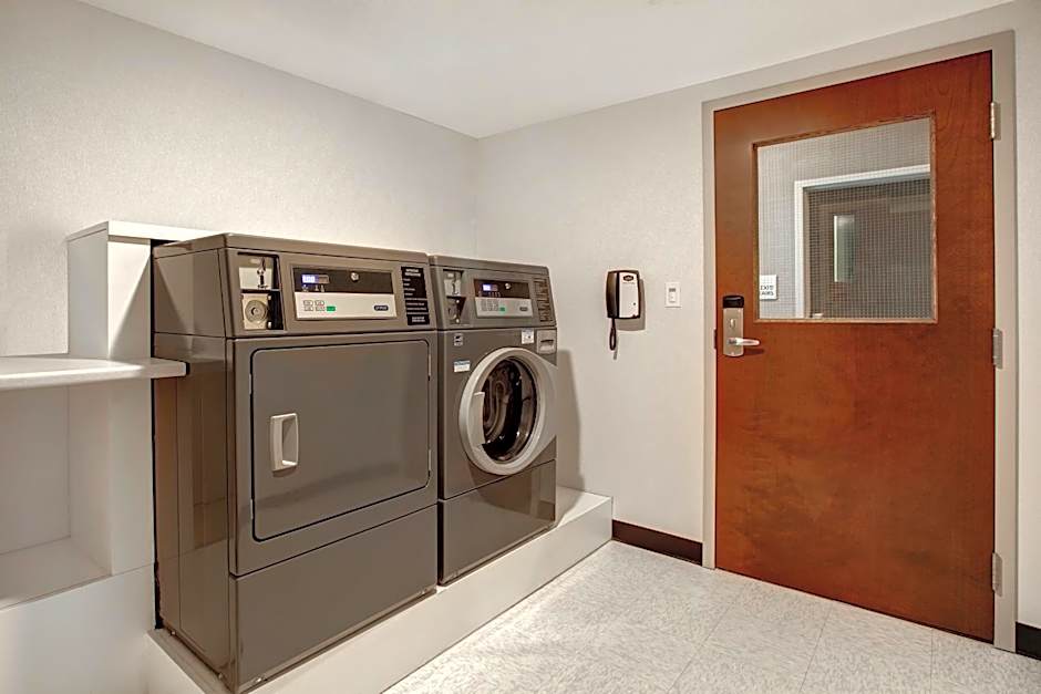 Ramada by Wyndham St Paul AB