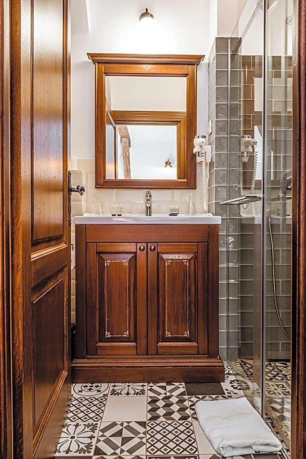 CASA CHITIC - HOTEL & RESTAURANT- Str Nicolae Balcescu 13