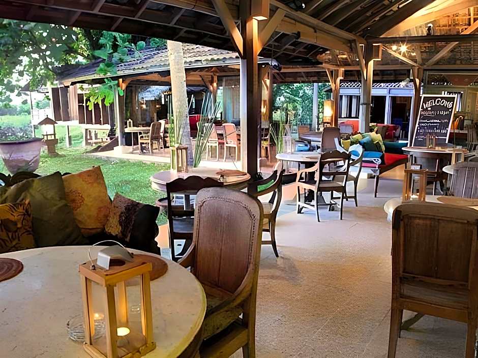 Bon Ton Antique Wooden Villas