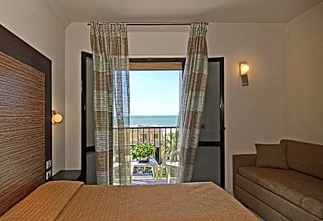 Triple Room with Sea View