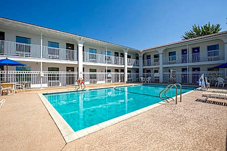 Studio 6-Bryan, TX - University Area