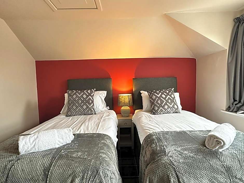 The Prince Albert Pub & Hotel with onsite FREE PARKING 2 minutes from Legoland