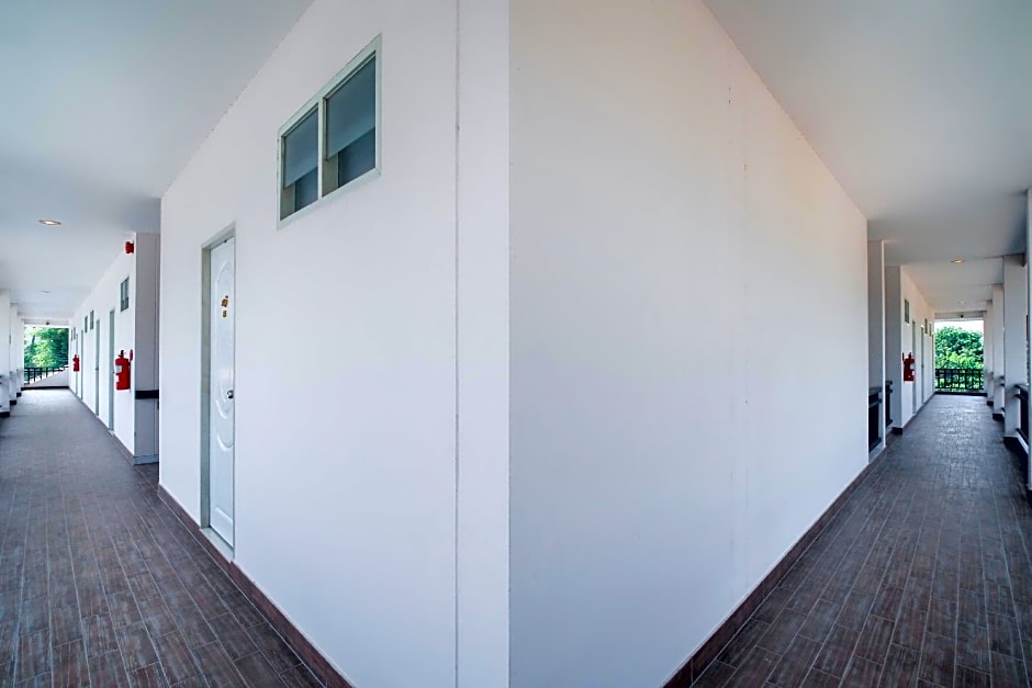 Super OYO 662 Malee Bunga Hotel