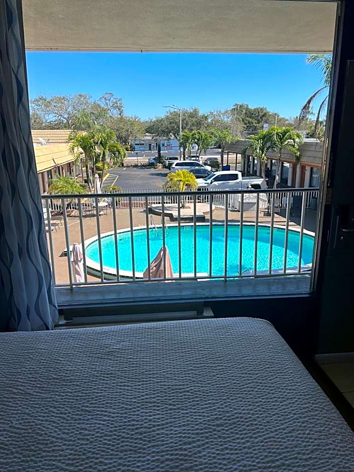 Days Inn by Wyndham St. Petersburg Central