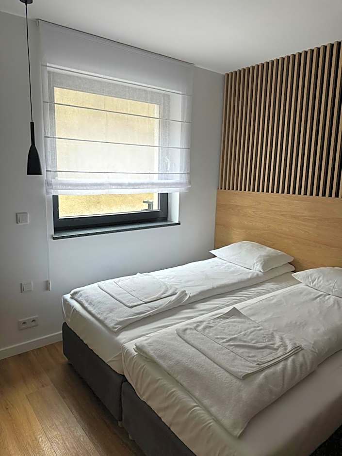 Apart House, Tylna 20
