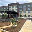 Holiday Inn Express & Suites Roanoke - Civic Center