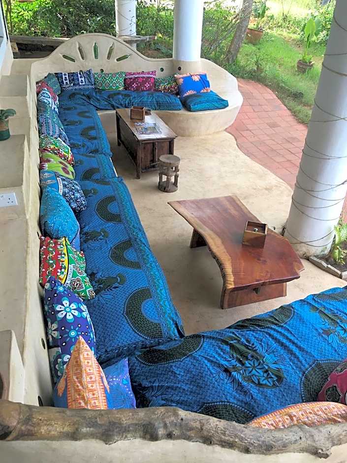 Distant Relatives Ecolodge & Backpackers