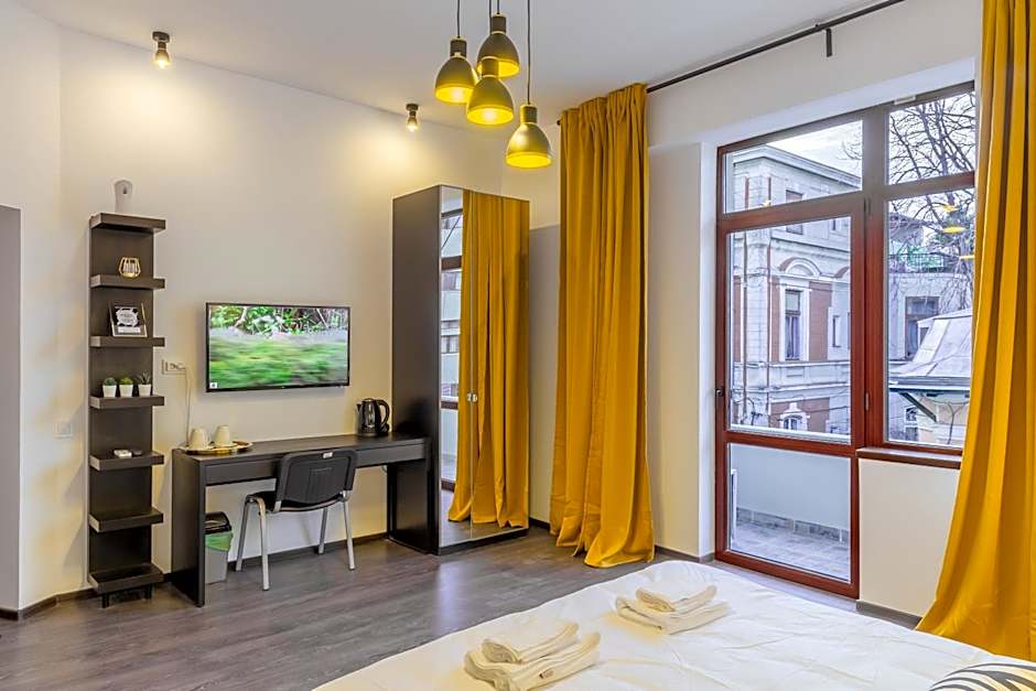 CHÂTEAU: Upscale Suites in Bucharest's Historical Center!