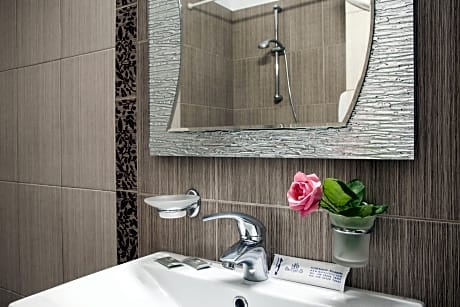 Deluxe Double Room with Side Meteora View