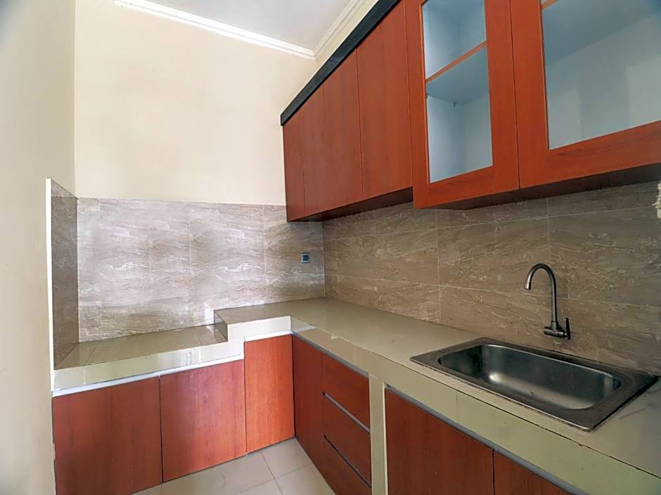 OYO Life 92707 D-akomiba Residence