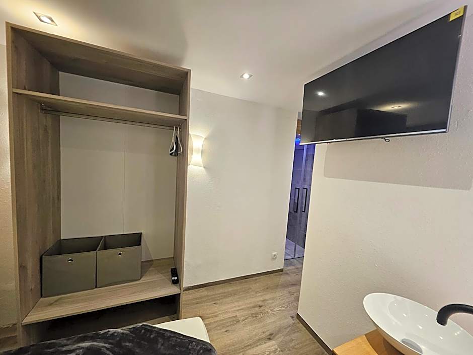 No1 - Flo's Rooms & Breakfast