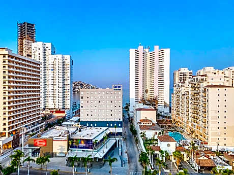 One Acapulco Costera