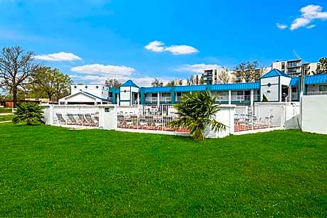 Super 8 by Wyndham Portsmouth - Norfolk