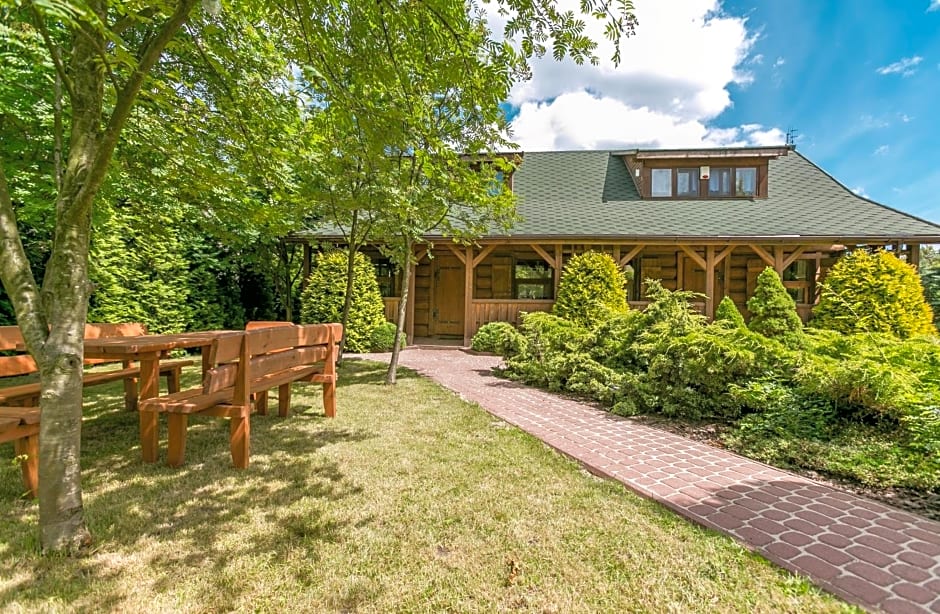 DOMKI POD JARZĘBINĄ