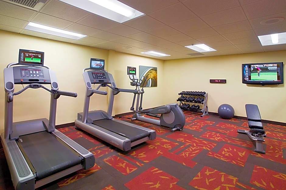 Courtyard by Marriott Fresno