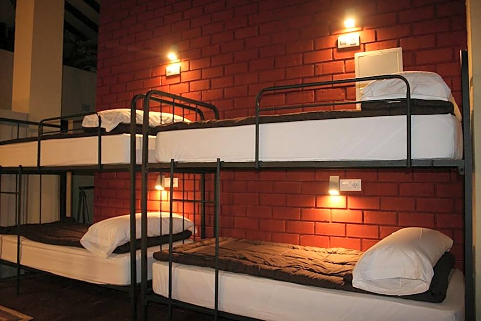 Casa Antiquary - Albergue Turístico