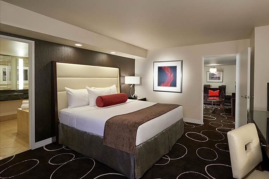 Photo 1 of 4 of Luxury 1 King Bed Suite