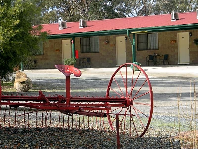 Murray Gardens Country Cottages & Motel