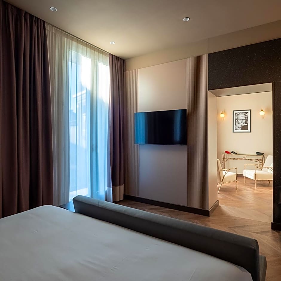 The Glam Boutique Hotel & Apt