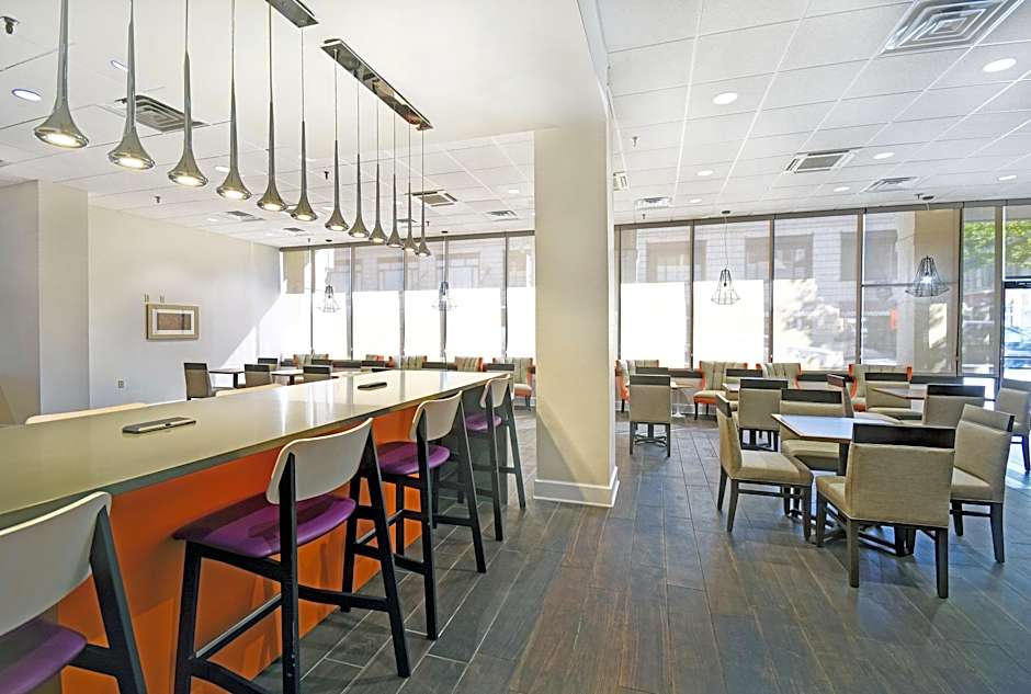 Holiday Inn Memphis Downtown Beale St. By IHG